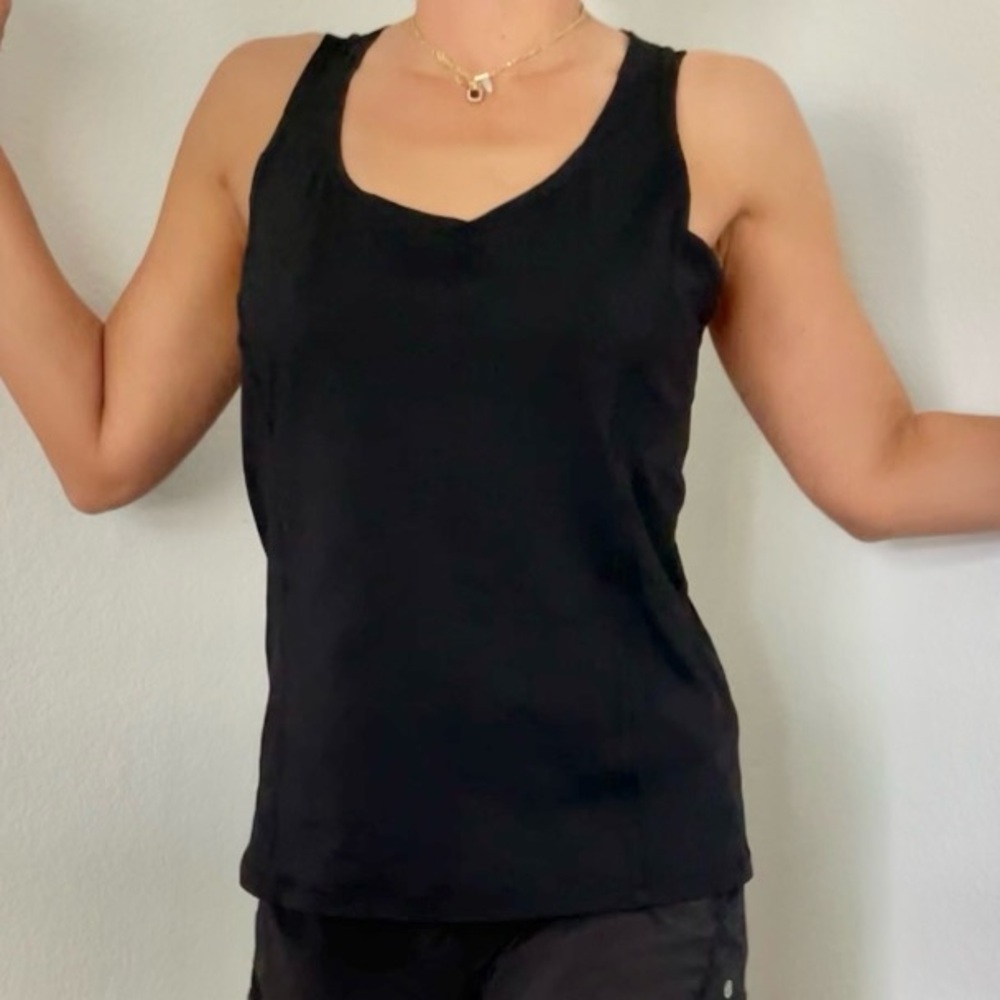 Lululemon - Picture 2 of 6